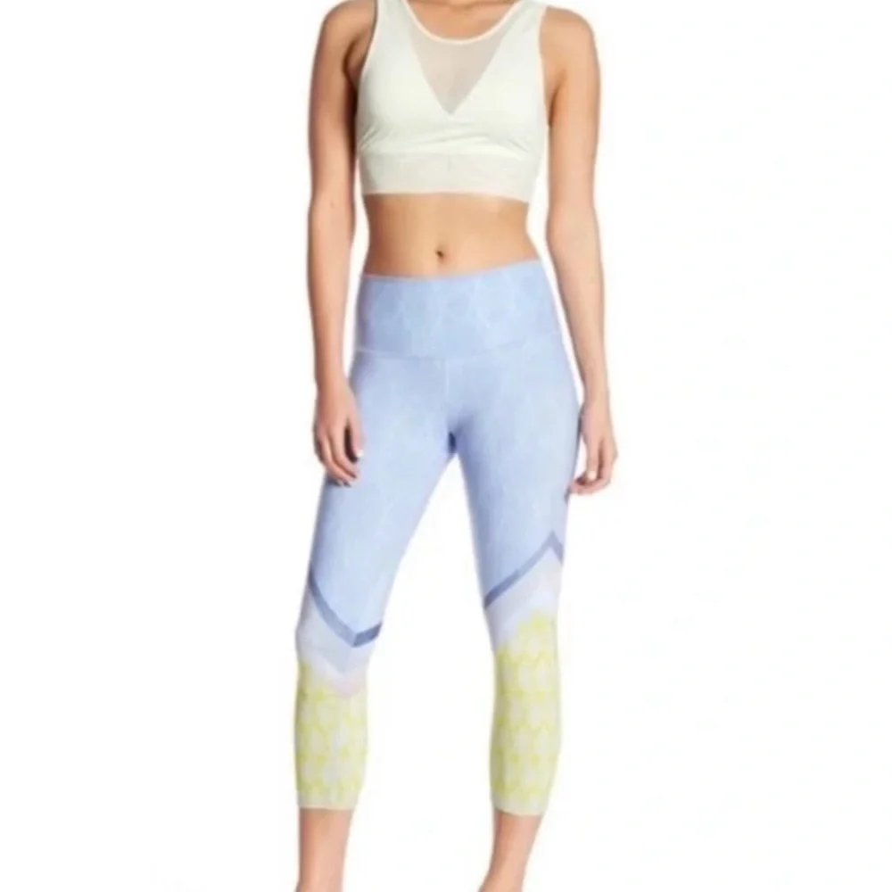 Alo Yoga Airbrush Tree Lace Sky Cropped Leggings 21”